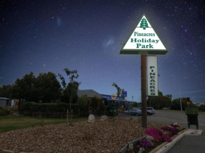 Pineacres Motel and Park